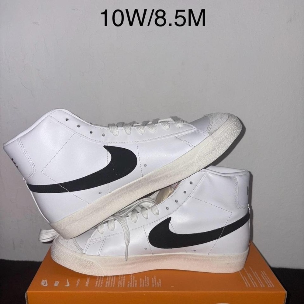 Nike White and Black Blazer Mid '77 Vintage Athletic Shoes - Like New